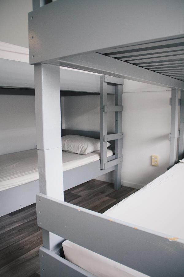 טאורנגה Hugo & Carters Backpackers & Motel מראה חיצוני תמונה